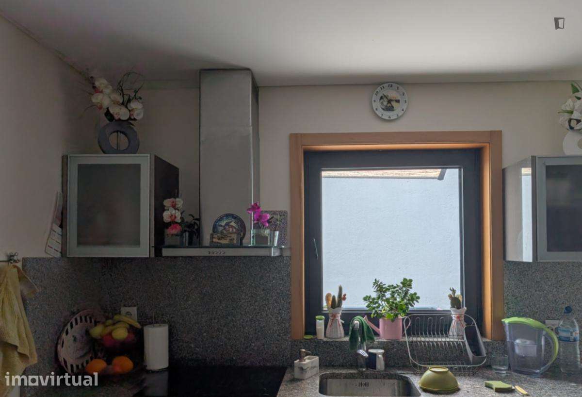 Quarto - localizado em Paranhos Porto - Grande imagem: 3/9