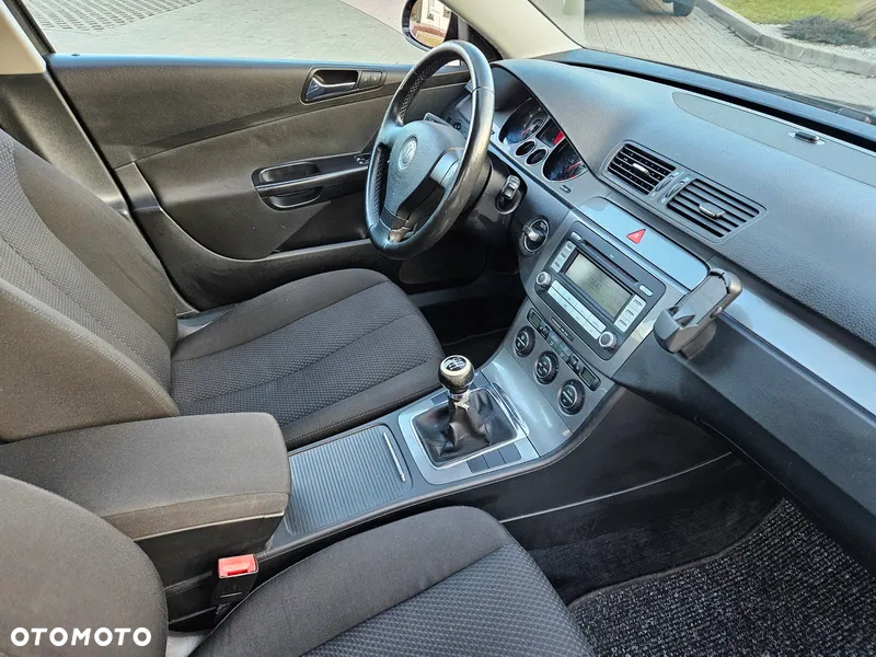 Volkswagen Passat - 8