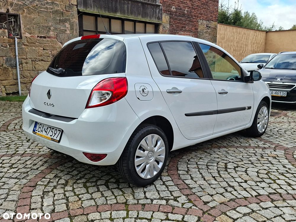 Renault Clio 1.2 16V 75 Collection - 6