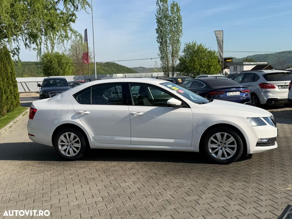 Skoda Octavia 1.6 TDI DSG Ambition - 5