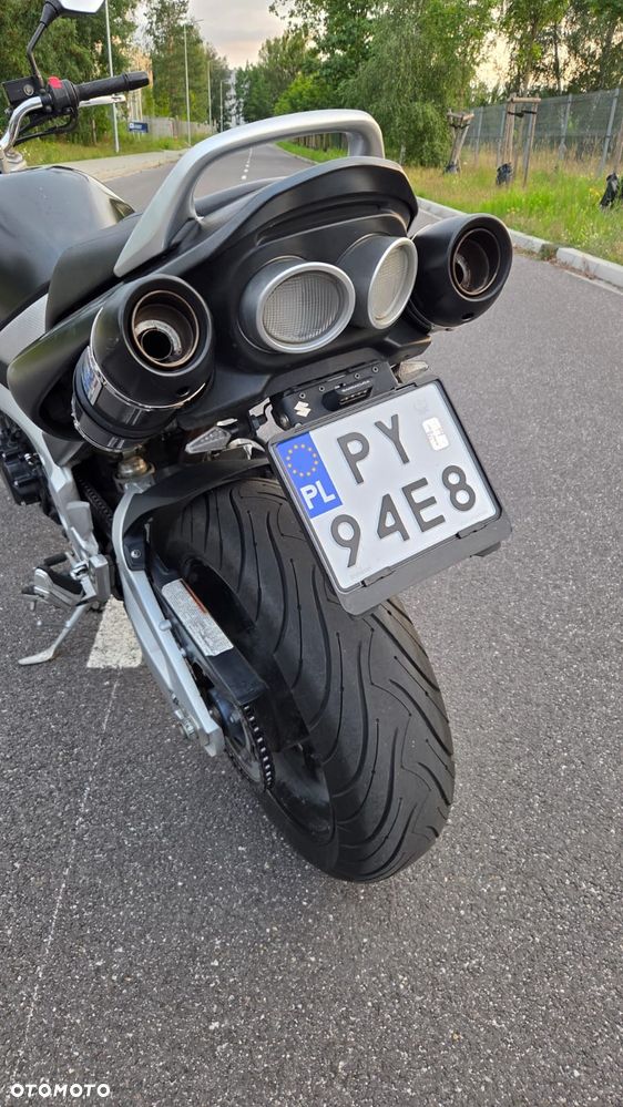 Suzuki GSR - 12