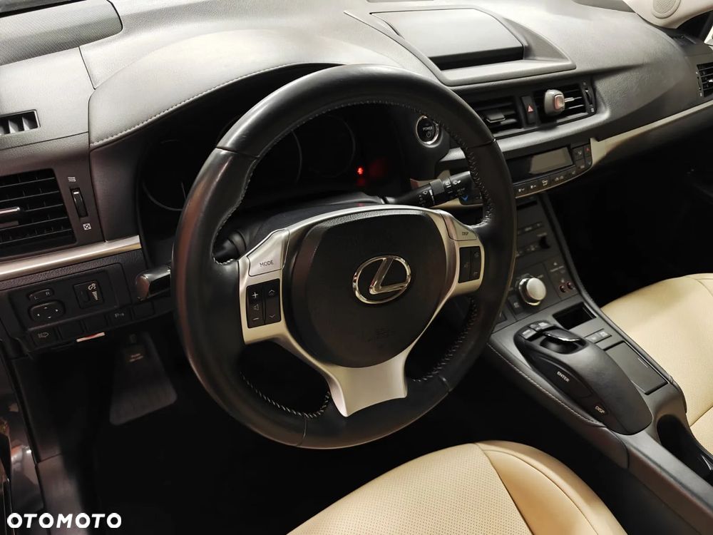 Lexus CT 200h Dynamic Line - 14