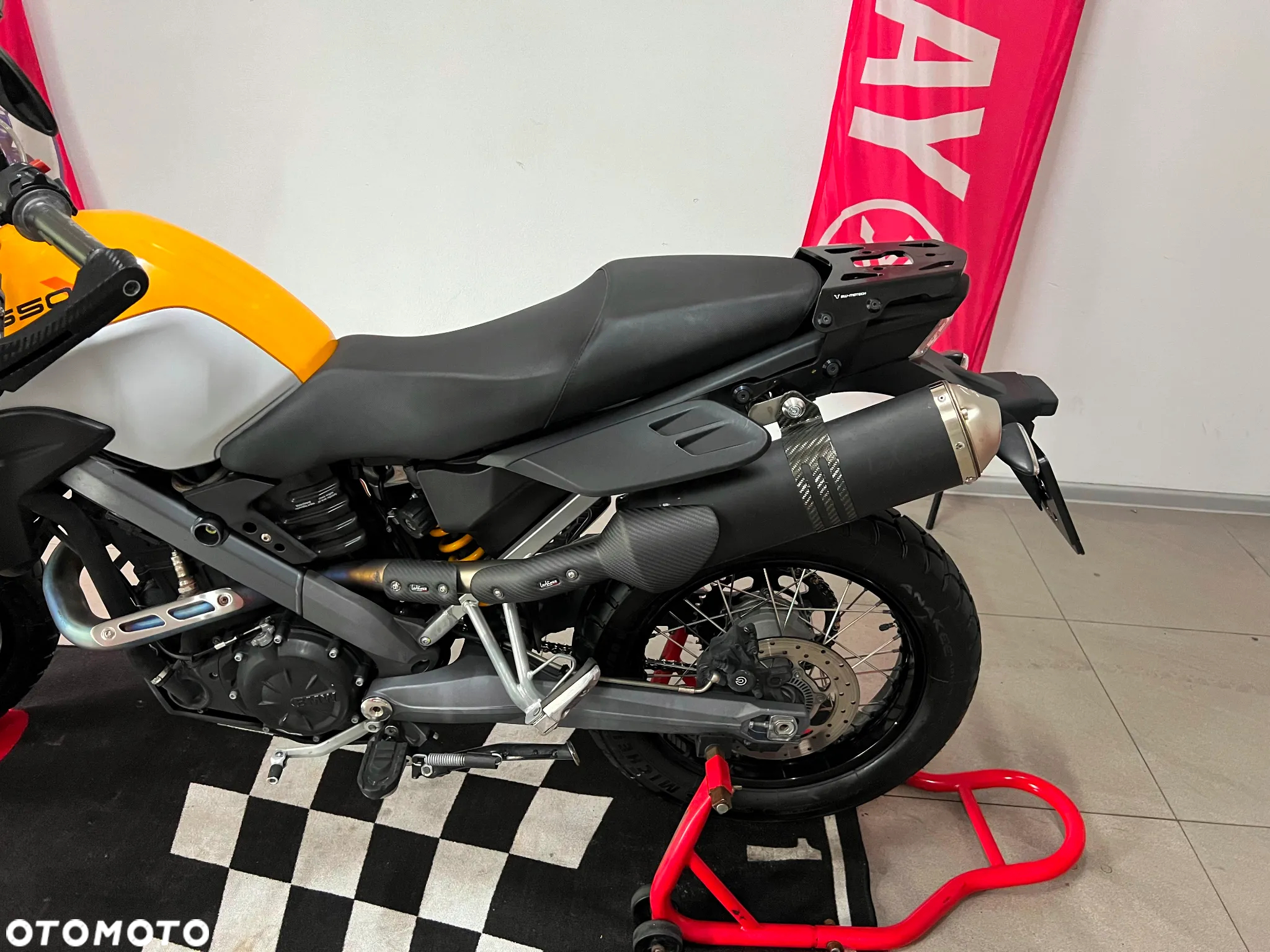 BMW G - 8