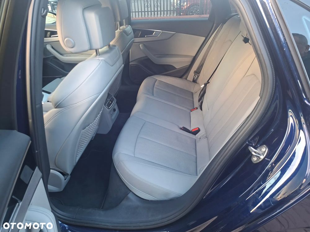 Audi A4 Limousine - 11