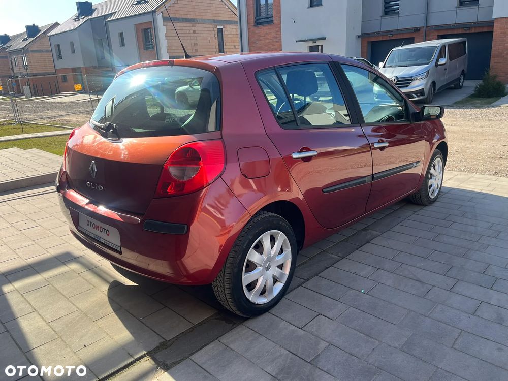 Renault Clio 1.2 16V 75 Expression - 6