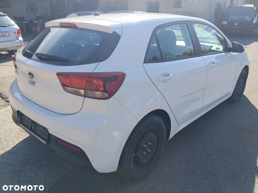 Kia Rio - 4
