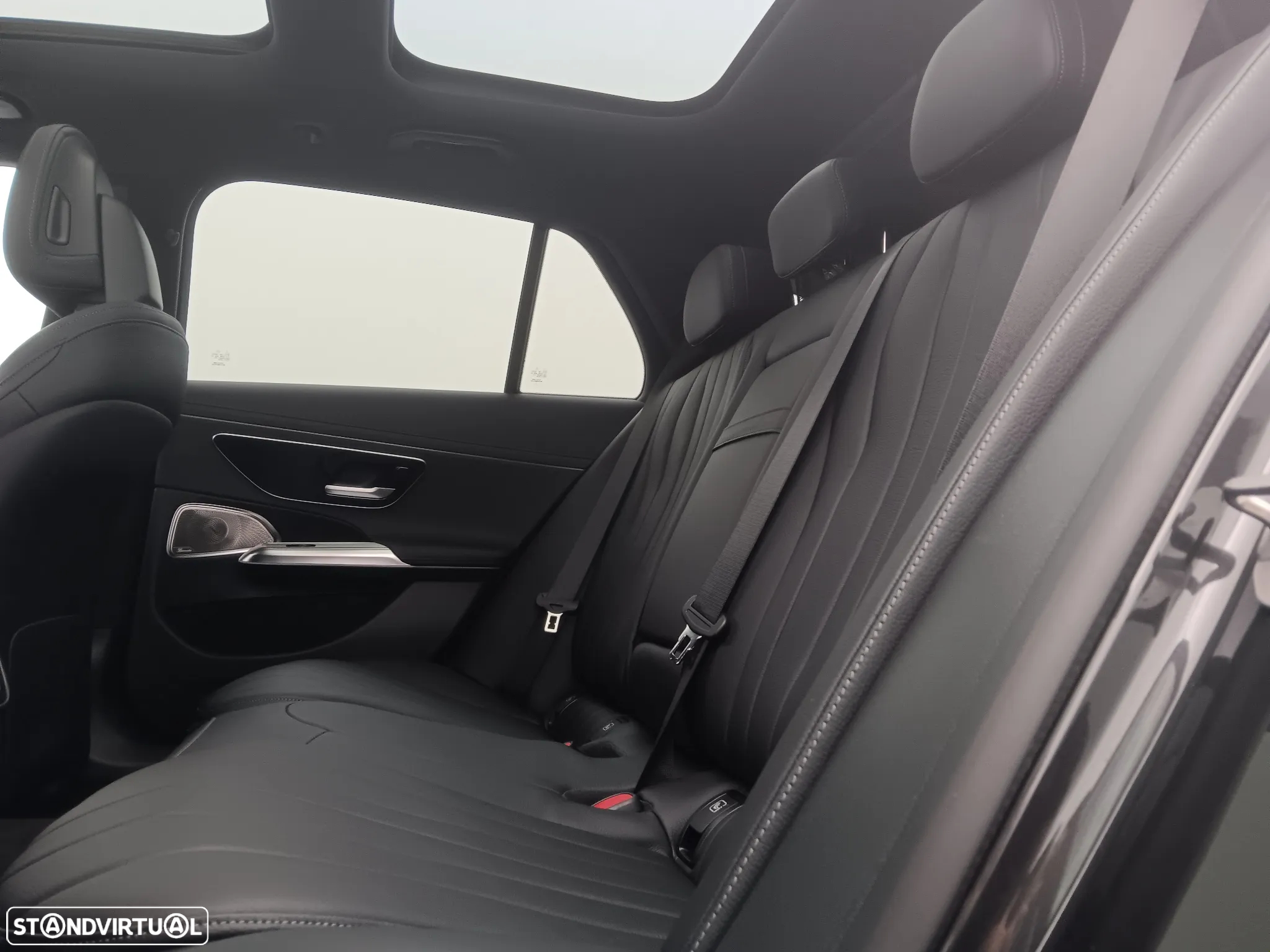 Mercedes-Benz E 300 Standard - 27