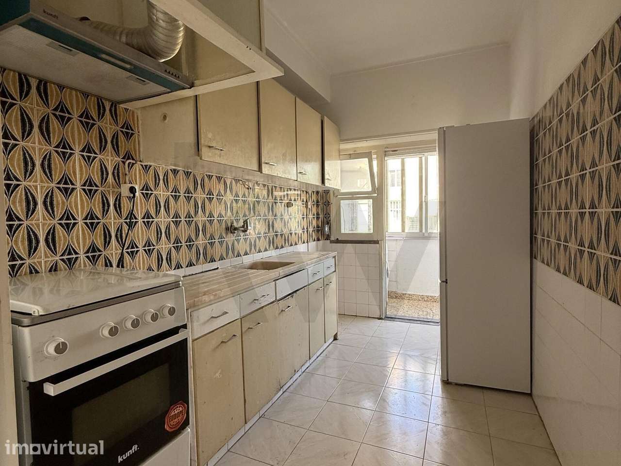 T2 com Potencial de Remodelação em Porto Salvo, Oeiras - Grande imagem: 2/9