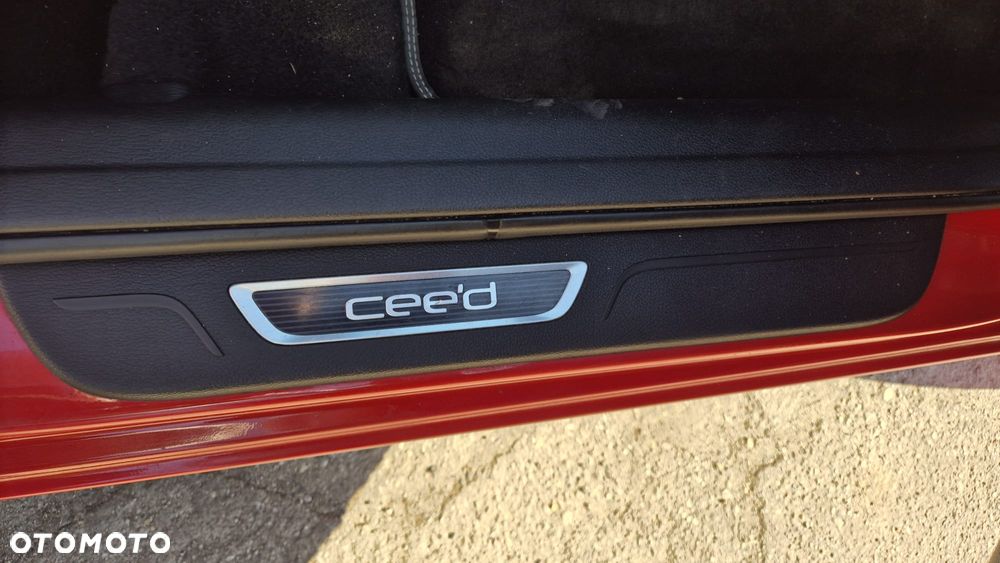 Kia Ceed 1.6 CRDi 136 ISG GT Line - 38