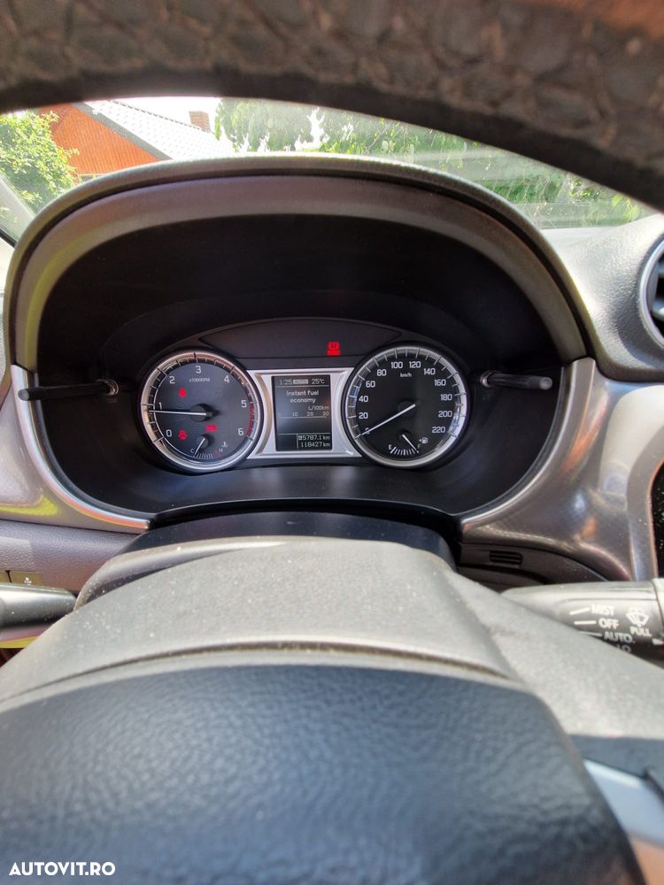 Suzuki Vitara 1.6 DDIS 4X4 Luxus - 8
