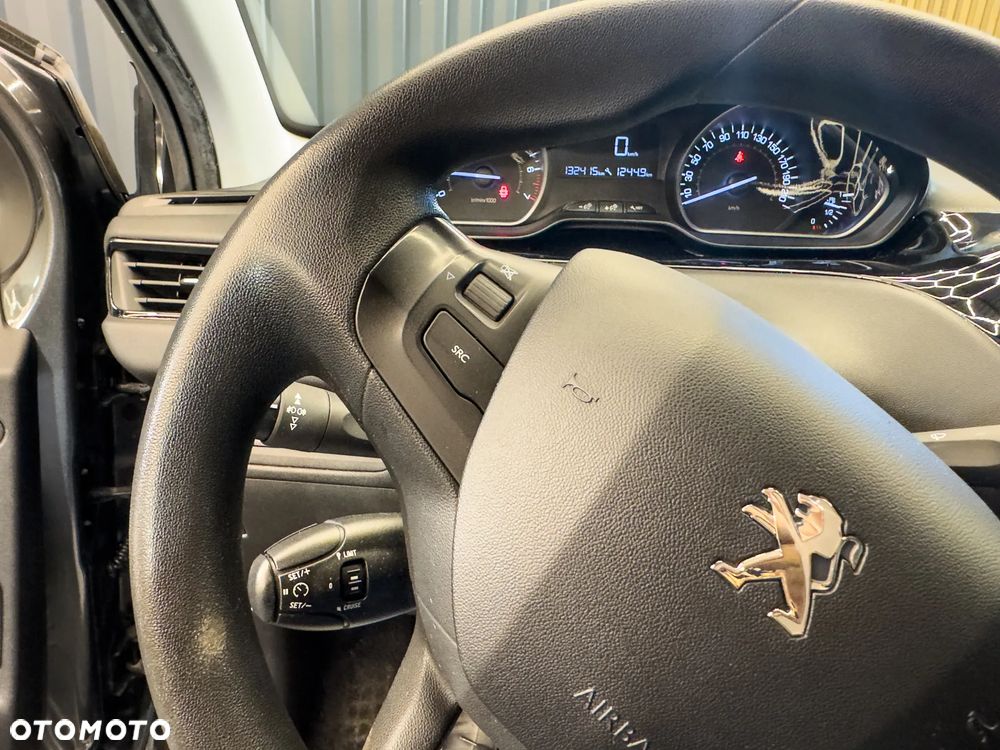 Peugeot 208 1.2 PureTech Allure - 27