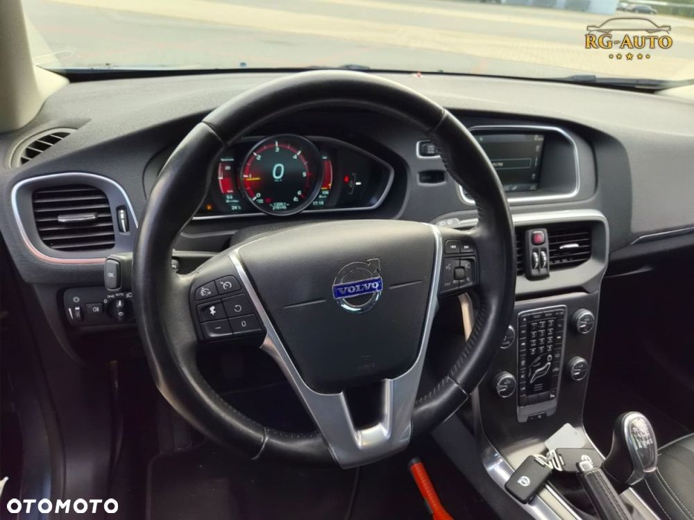 Volvo V40 - 24