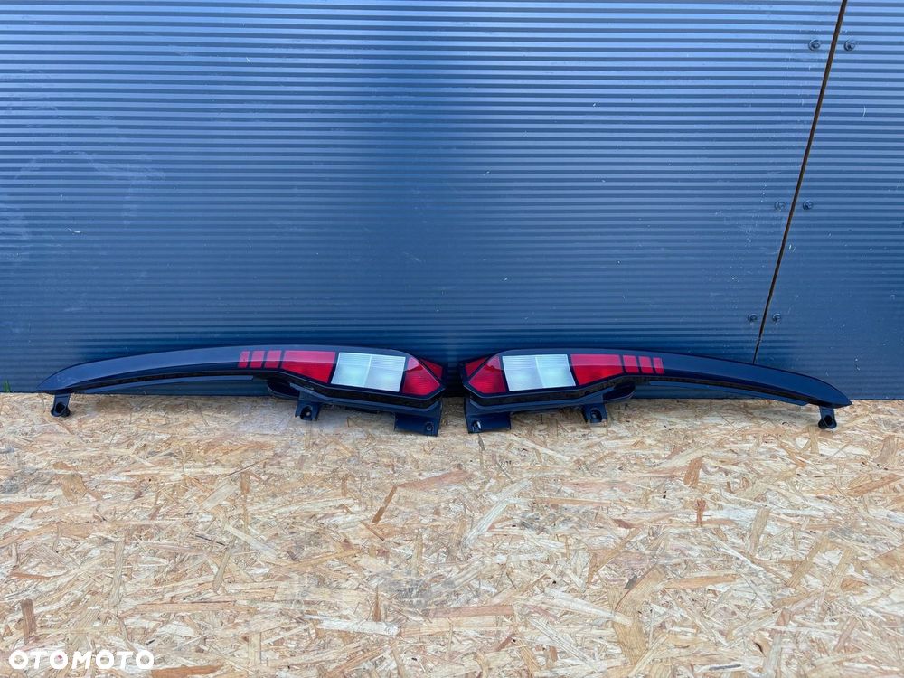 TYLNA LAMPA PRAWA VW CADDY 4 2K7 TYŁ 2K7 945 096 A - 1