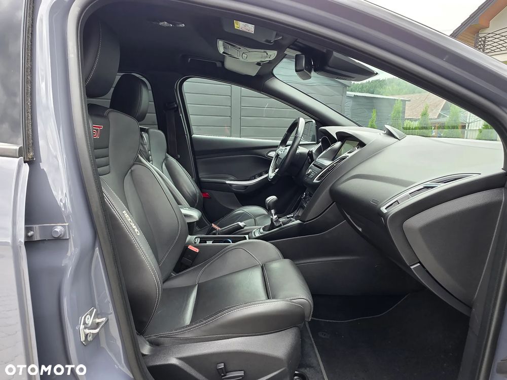 Ford Focus 2.0 EcoBoost ST mit Leder-Exclusiv-Paket - 13