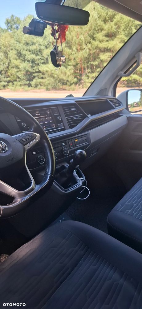 Volkswagen Caravelle - 11