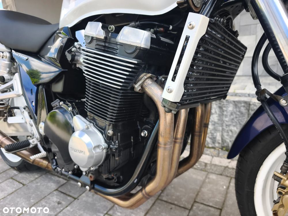 Suzuki GSX - 21