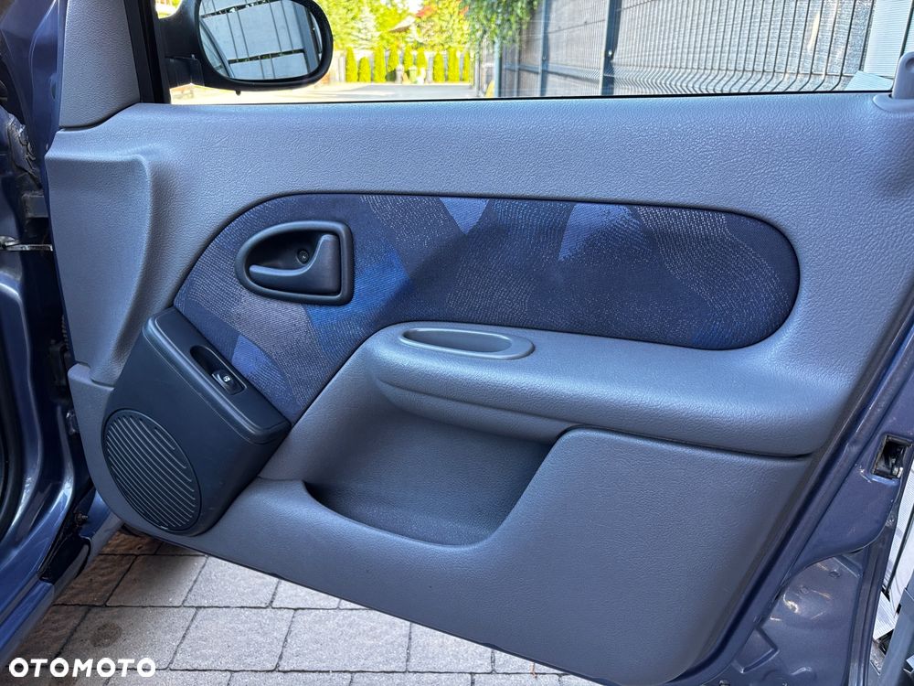 Renault Clio 1.4i RT 16V - 27