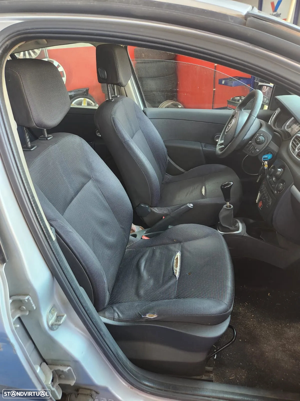 Renault Clio III 1.2 gasolina de 2007 ás peças - 3