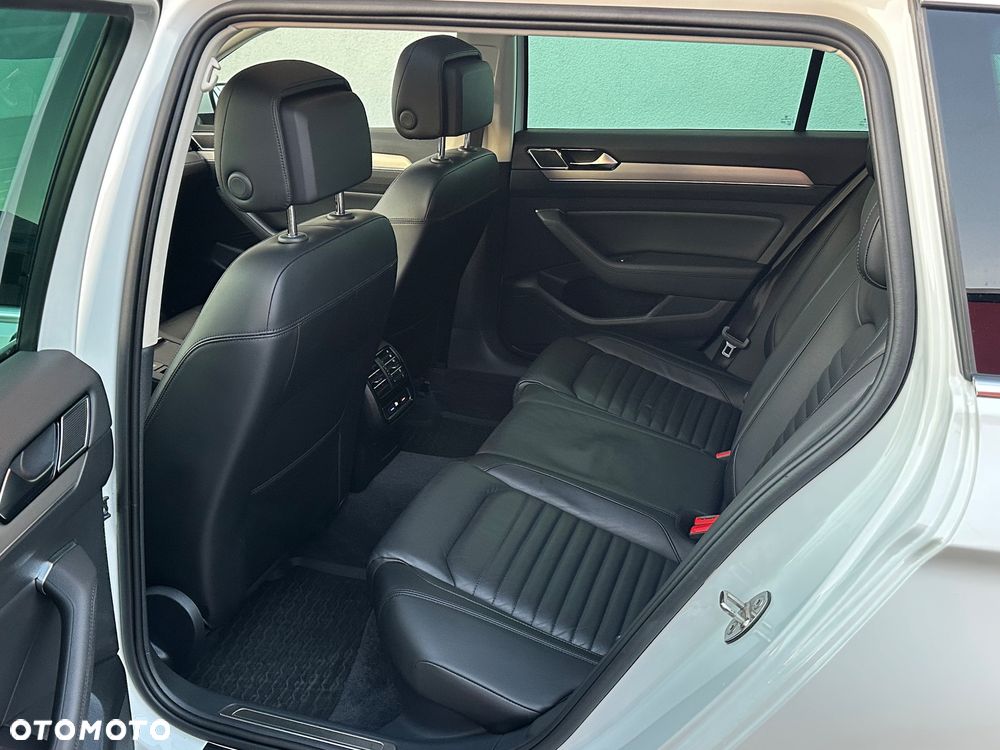 Volkswagen Passat - 19