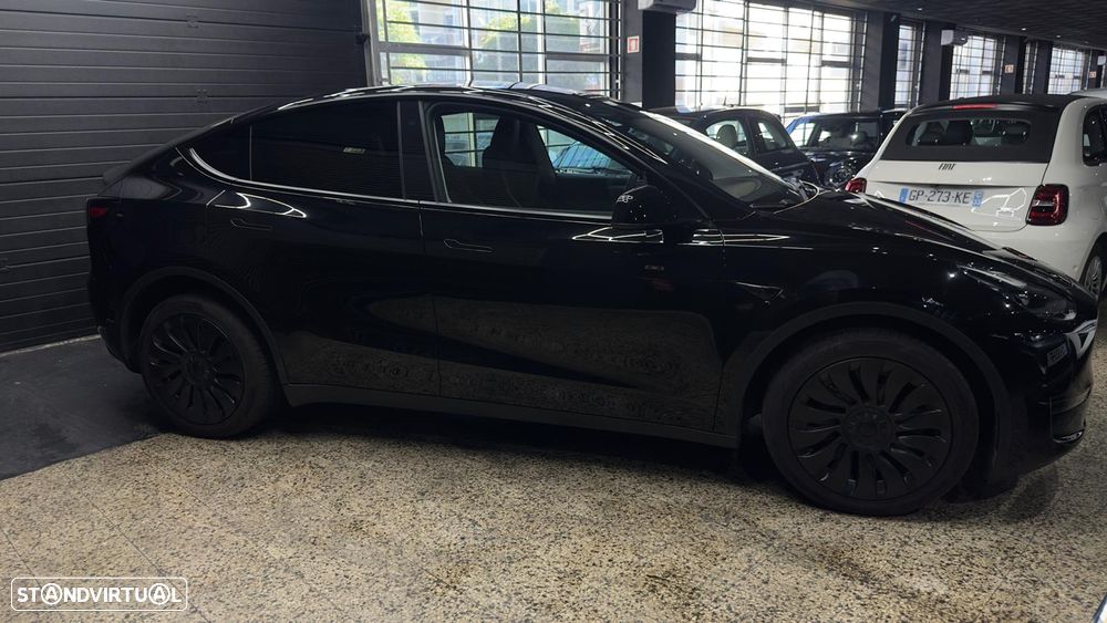 Tesla Model Y Long Range Dual Motor AWD - 36