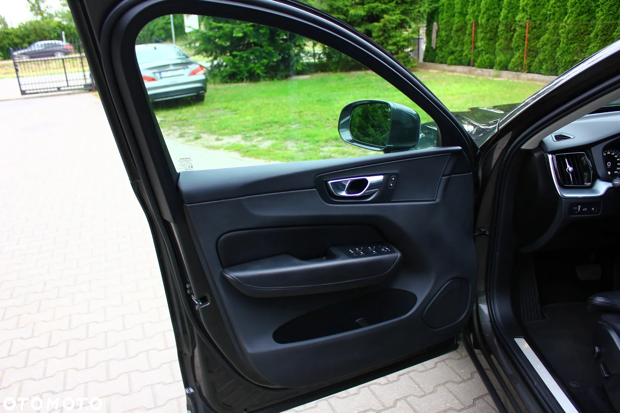 Volvo XC 60 T8 Twin Engine AWD Geartronic Momentum - 29