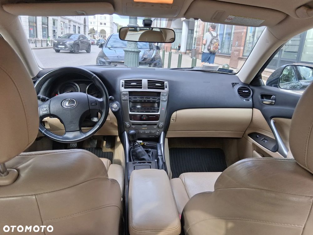 Lexus IS 220 D Prestige - 11