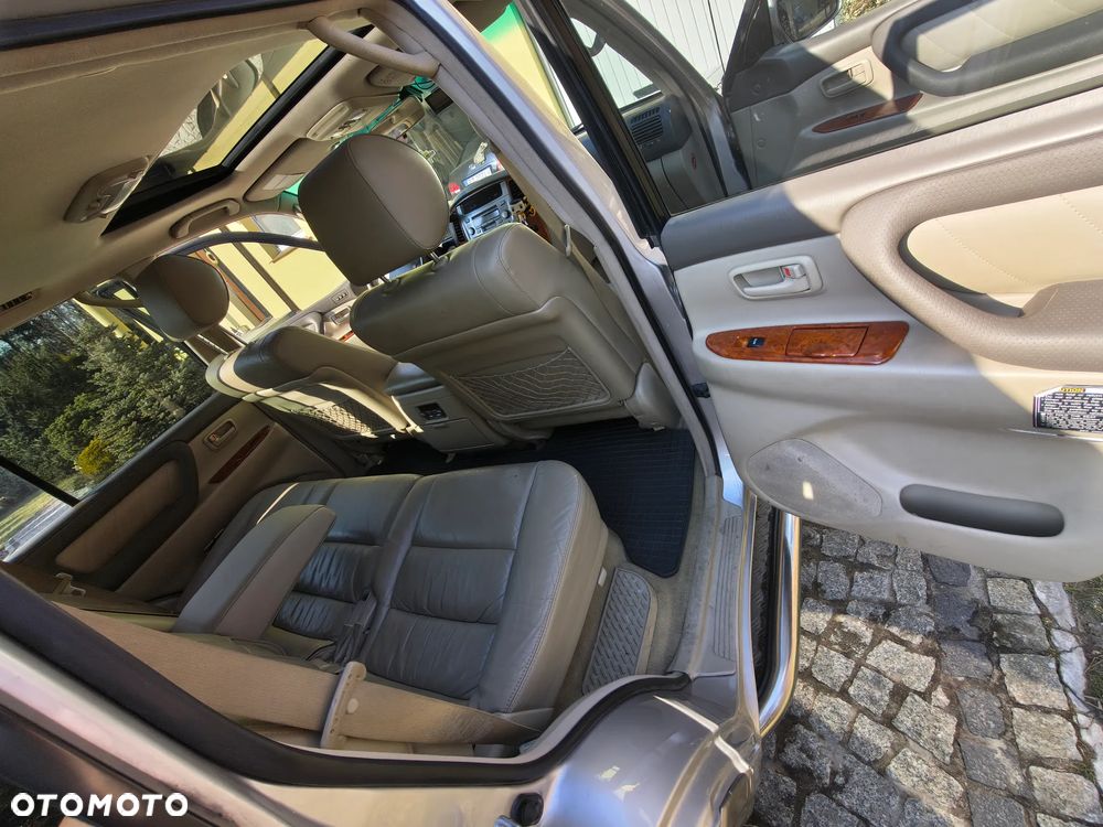 Toyota Land Cruiser 4.7 V8 - 8