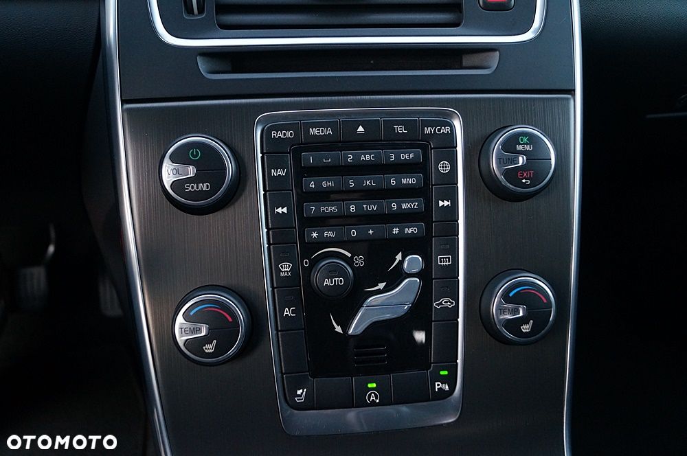 Volvo V60 D4 Geartronic Summum - 30