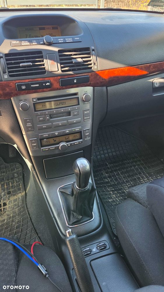 Toyota Avensis - 8