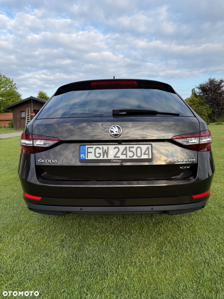 Skoda Superb 2.0 TDI 4x4 L&K DSG - 9