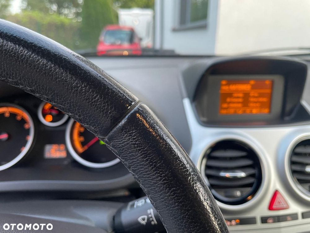 Opel Corsa 1.4 16V Cosmo - 16