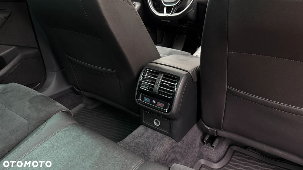 Volkswagen Passat 2.0 TSI (BlueMotion Technology) 4Motion DSG Highline - 37