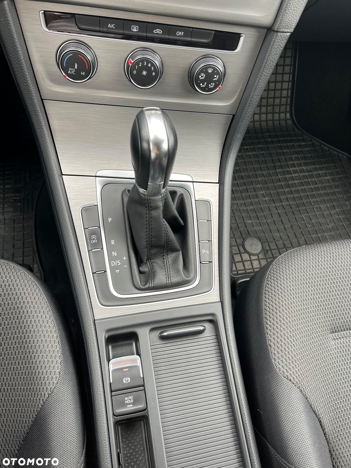 Volkswagen Golf VII 1.4 TSI BMT Comfortline DSG - 29