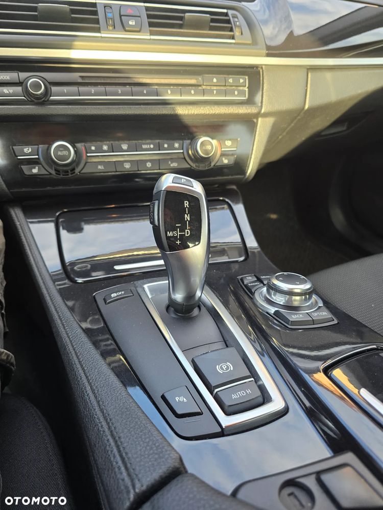 BMW Seria 5 520d Sport-Aut - 33