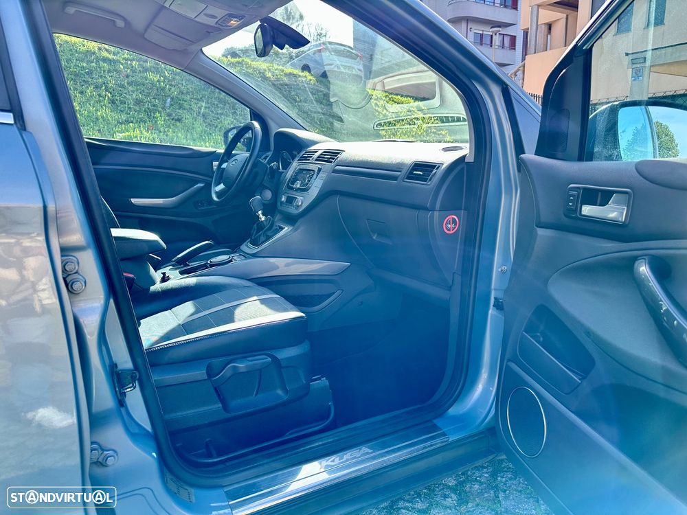 Ford Kuga 2.0 TDCi Titanium - 32