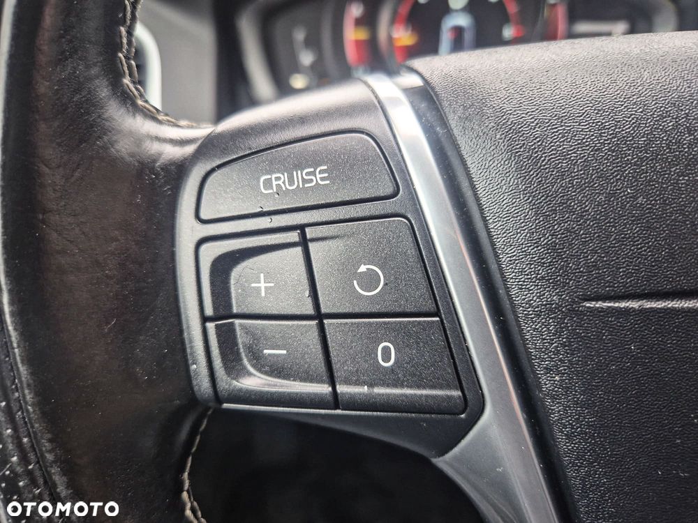 Volvo XC 60 D4 AWD Geartronic RDesign - 35