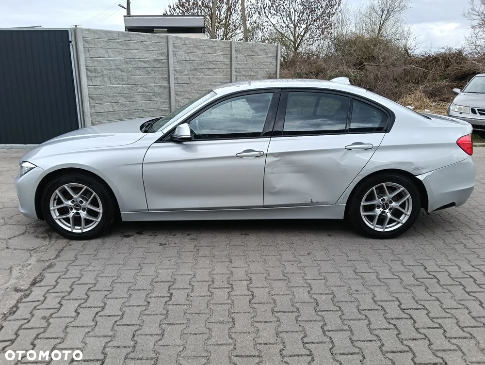BMW Seria 3 318d DPF Edition Sport - 24