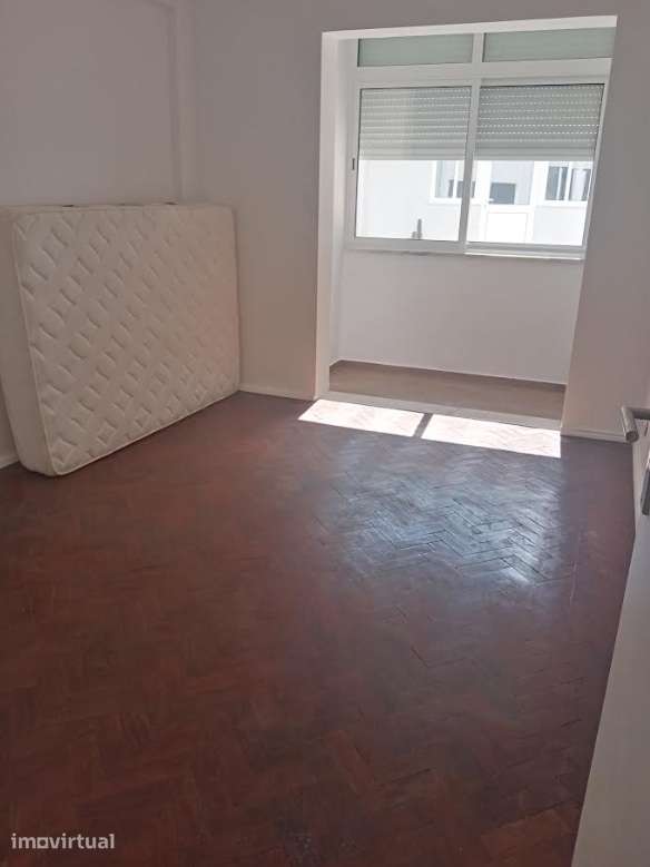 Excelente T1+1 renovado a estrear, c/ terraço junto à Av. Roma/Av. EUA - Grande imagem: 4/16