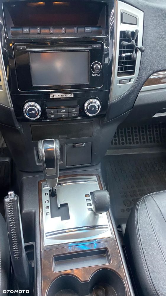 Mitsubishi Pajero - 8