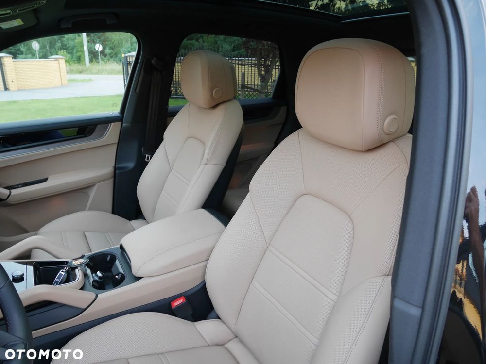 Porsche Cayenne Black Edition - 16