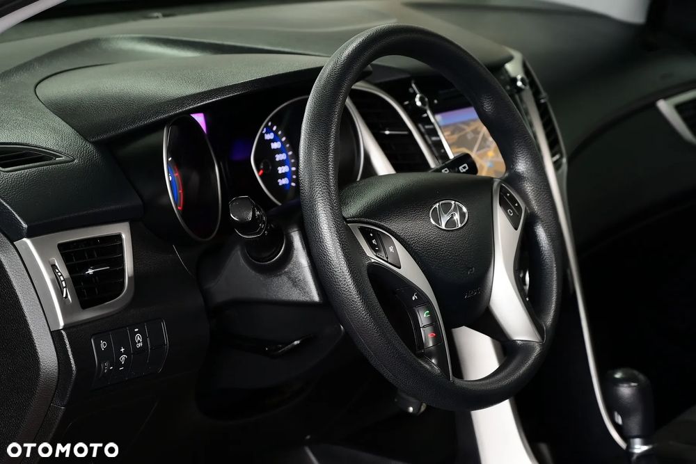 Hyundai i30 blue 1.6 CRDi Trend - 24