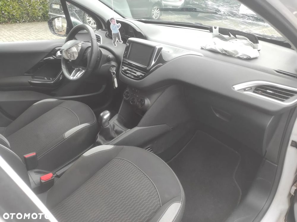 Peugeot 208 1.2 PureTech Style - 14