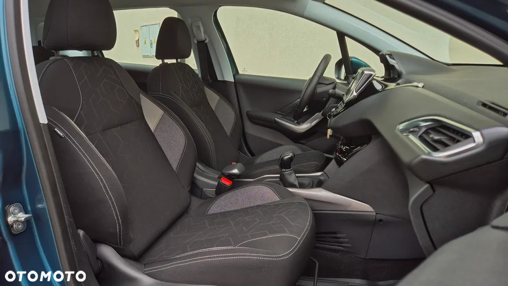Peugeot 2008 1.2 Pure Tech Style S&S - 28