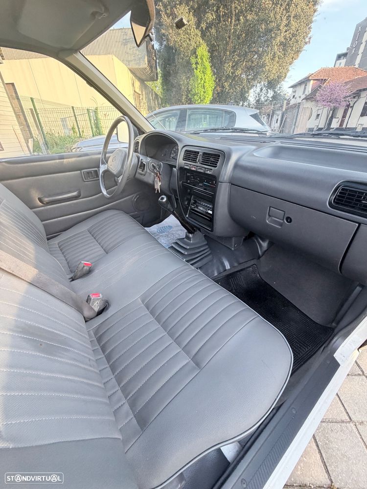 Nissan pick up 2.5 diesel 3 lugares com caixa atraz - 16