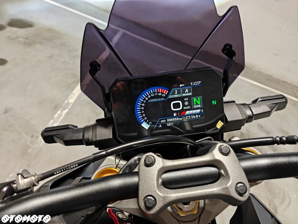 Suzuki GSX 1000 - 10