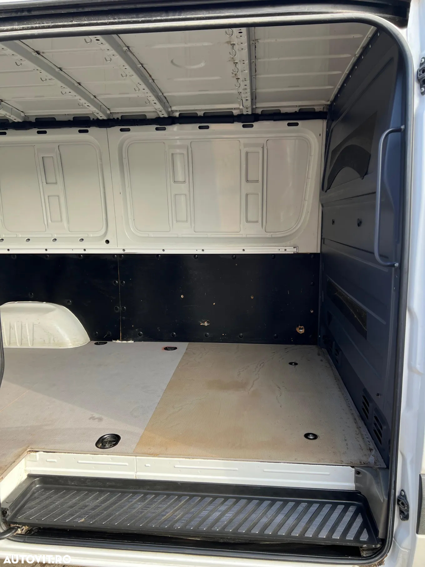 Mercedes-Benz Sprinter - 10