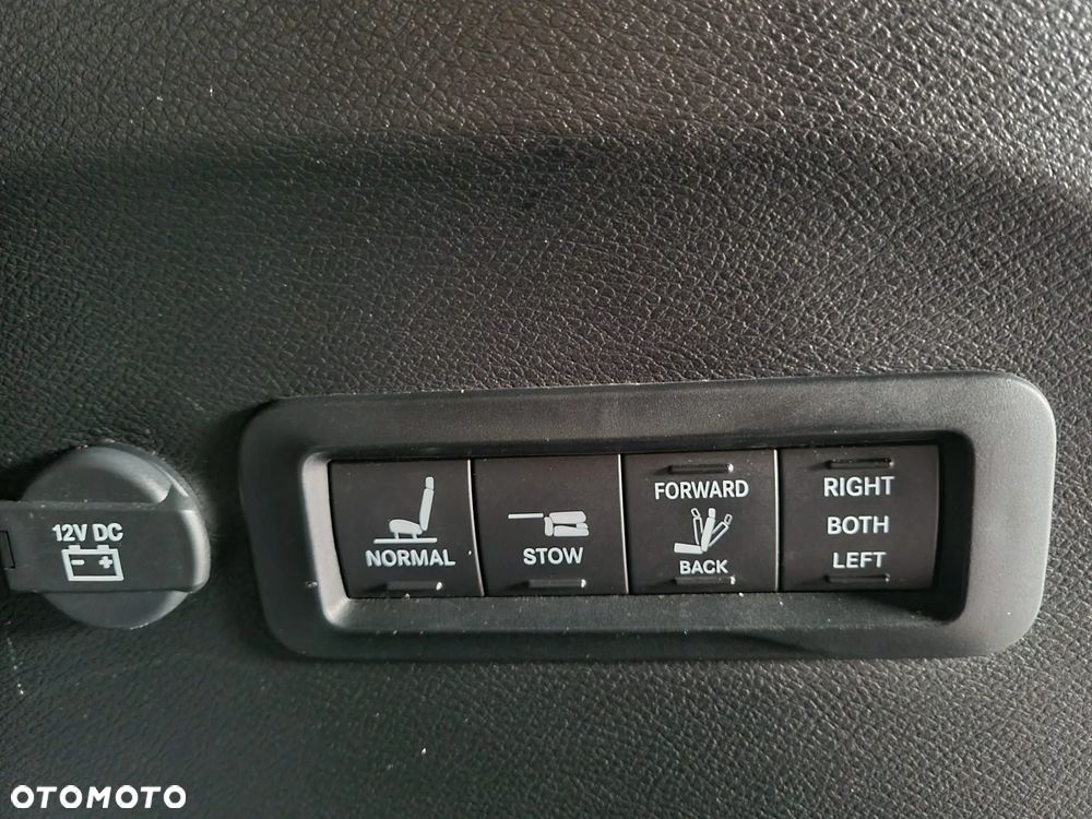 Chrysler Pacifica - 21