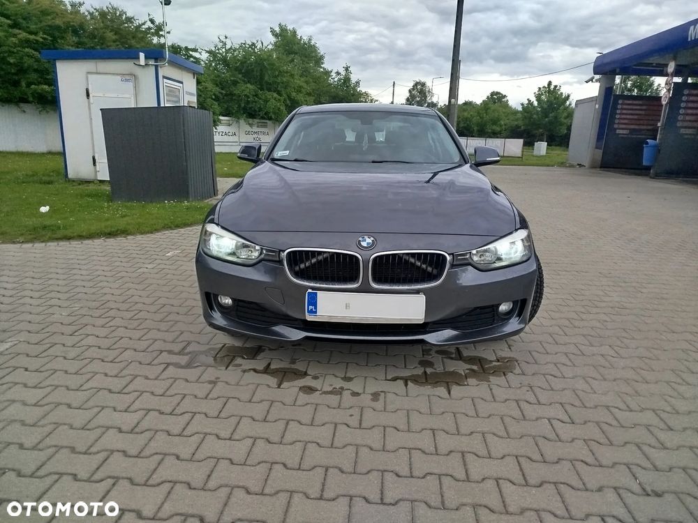 BMW Seria 3 318d DPF - 3