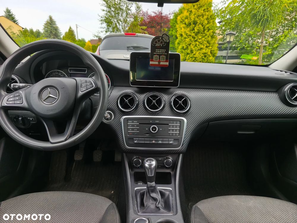 Mercedes-Benz GLA 180 Urban - 19