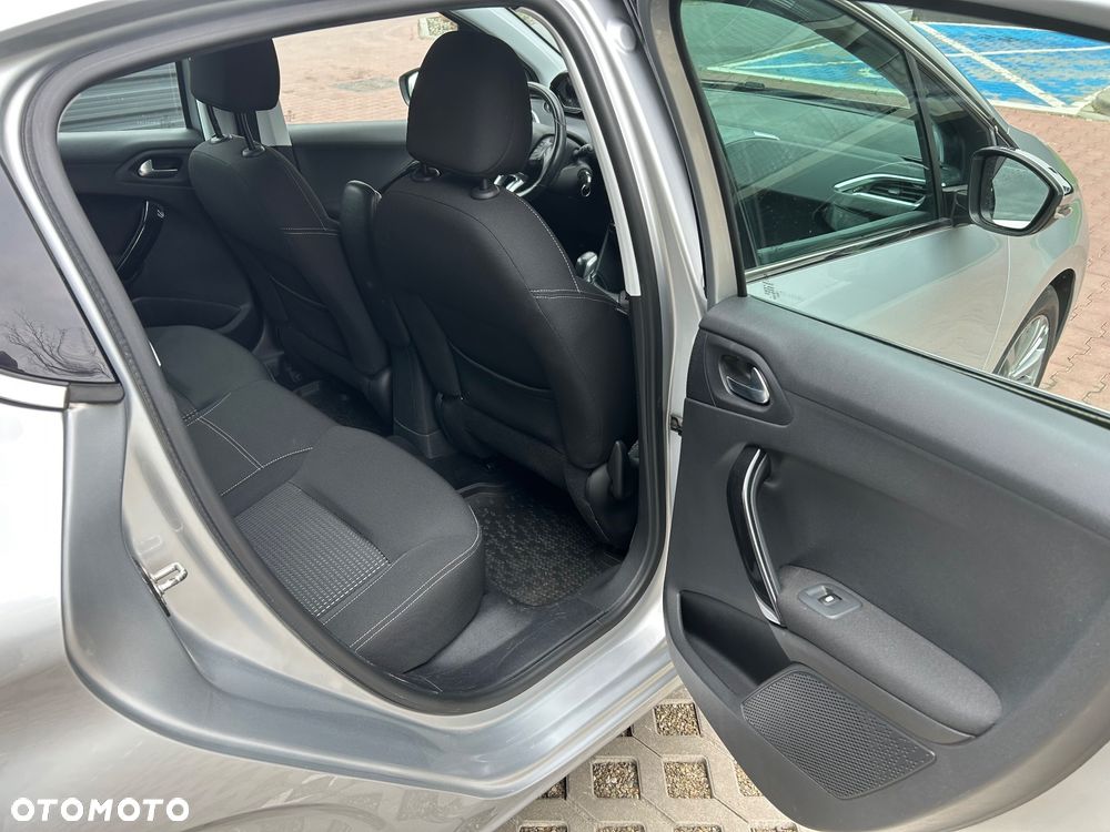 Peugeot 208 1.2 VTi Allure - 8